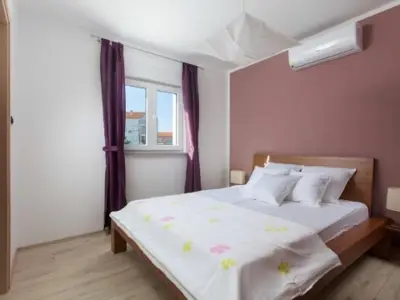 Lijepa kuća za odmor s bazenom - 18