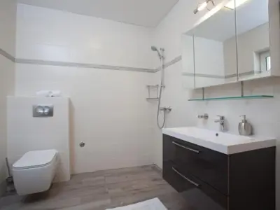 Lijepa kuća za odmor s bazenom - 11
