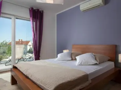 Lijepa kuća za odmor s bazenom - 16