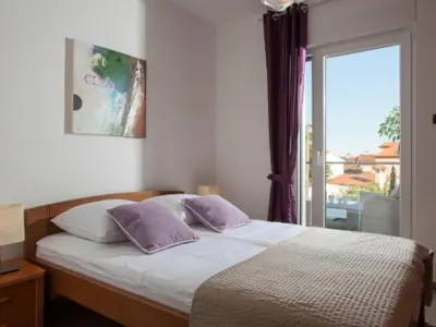 Lijepa kuća za odmor s bazenom - 15