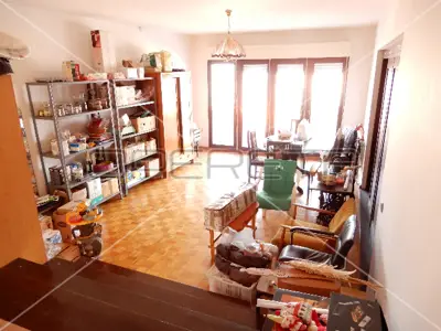 Poslovno-stambeni objekt 710 m², Split Brda, 4 etaže - 6