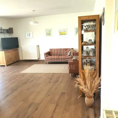 Haus 200 m², Pisarovina - Velika Jamnička, gepflegtes Anwesen - 2