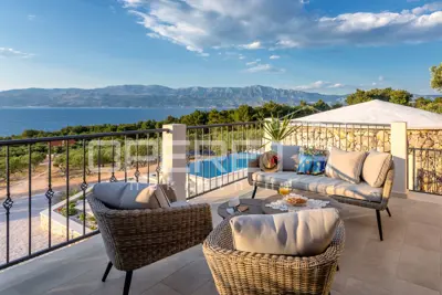 Vila 8.000 m², Supetar na Braču, panoramski pogled na more - 9