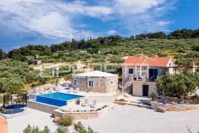 Vila 8.000 m², Supetar na Braču, panoramski pogled na more - 2