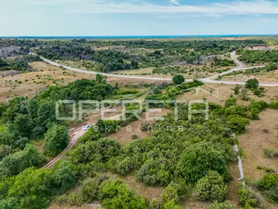 Poljoprivredno zemljište 3.884 m², Svetvinčenat, mirna okolina - 3