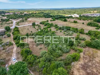 Poljoprivredno zemljište 3.884 m², Svetvinčenat, mirna okolina - 2