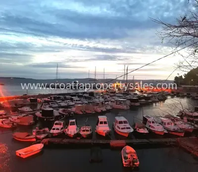Poslovni prostor 192 m², Split - prvi red uz more