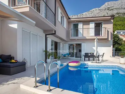 Baška Voda - vila s bazenom blizu plaže