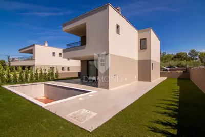 House in Brzac, pool and energy efficiency - 3