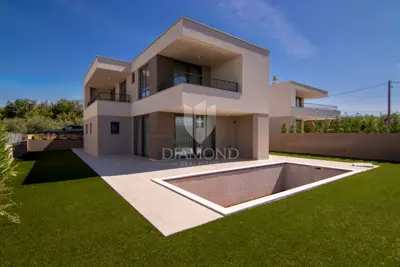 House in Brzac, pool and energy efficiency