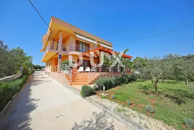ZADAR, SUKOŠAN - Apartment house 150 m from the sea