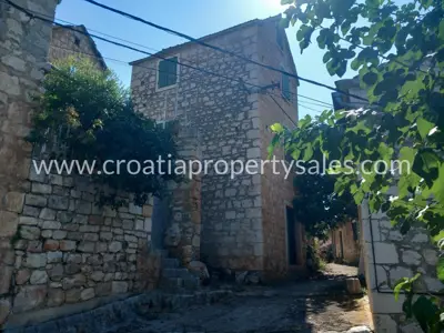 Kamena kuća 54 m², Otok Brač - autentičan šarm i povijest