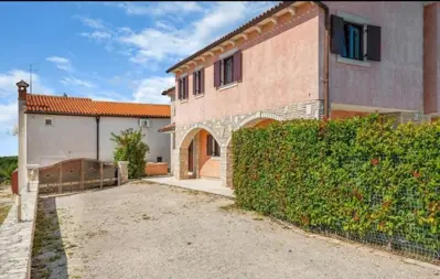 Kuća 192 m², Barban - bazen i konoba - 8