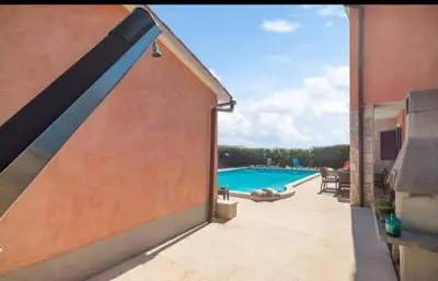 Kuća 192 m², Barban - bazen i konoba - 9