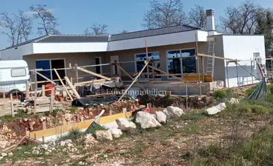 Kuća 117 m², Krnica - prizemnica s bazenom