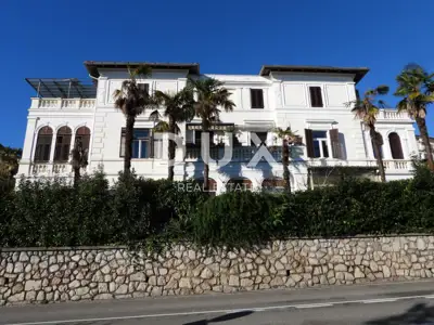 Wohnung 96 m², Opatija - Centar, zwei Wohnungen und Nebengebäude