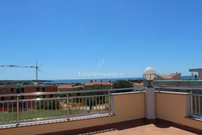 NOVIGRAD! ! ! Wohnung mit Dachterrasse von 52 m² und Garage