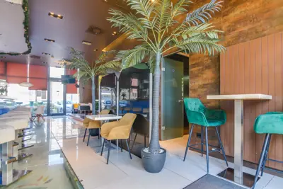 Poslovni prostor 292 m², Donji grad - dvije etaže i više ulaza - 6