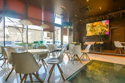 Poslovni prostor 292 m², Donji grad - dvije etaže i više ulaza - 4