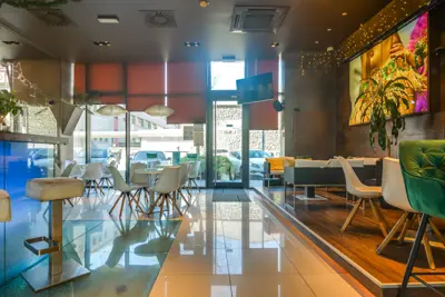 Poslovni prostor 292 m², Donji grad - dvije etaže i više ulaza - 3