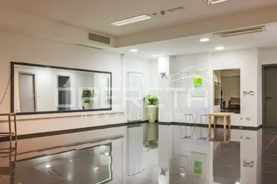 Poslovni prostor 292 m², Donji grad - dvije etaže i više ulaza - 12