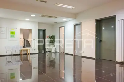 Poslovni prostor 292 m², Donji grad - dvije etaže i više ulaza - 20