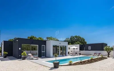 Moderner ebenerdiger Bungalow mit beheiztem Pool und Solaranlage in der Umgebung - 2