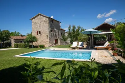 Steinhaus 150 m², Kanfanar - Pool und Grundstück 1.000 m²
