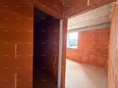 Stan u Puli, Centar, 2 spavaće sobe i velika terasa - 4