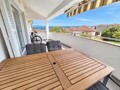 Apartman 150 m od mora, Malinska - terasa s pogledom na more
