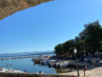 OTOK KRK, MALINSKA - Haus in erster Reihe zum Meer