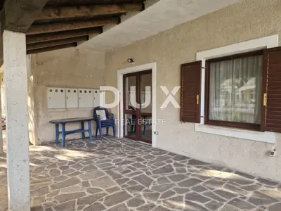 Haus 975 m², Poreč - 9 Wohnungen und freier Blick auf das Grün - 13