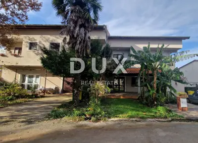 Haus 975 m², Poreč - 9 Wohnungen und freier Blick auf das Grün - 2