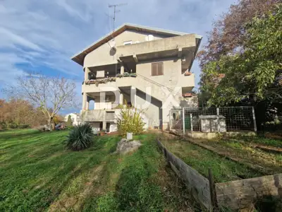 Haus 975 m², Poreč - 9 Wohnungen und freier Blick auf das Grün - 7