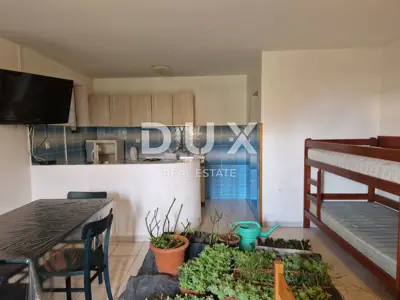 Haus 975 m², Poreč - 9 Wohnungen und freier Blick auf das Grün - 19