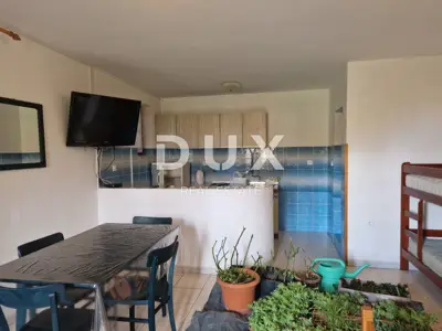 Haus 975 m², Poreč - 9 Wohnungen und freier Blick auf das Grün - 18