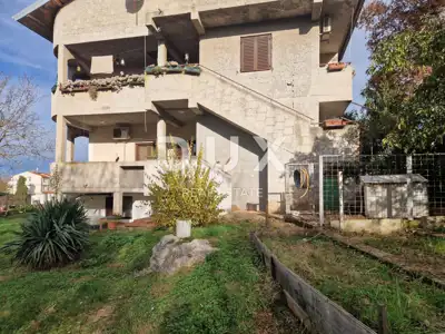 Haus 975 m², Poreč - 9 Wohnungen und freier Blick auf das Grün - 5