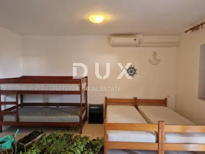 Haus 975 m², Poreč - 9 Wohnungen und freier Blick auf das Grün - 21