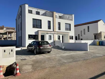 Haus zum Kauf in Poreč, 152,4 m²