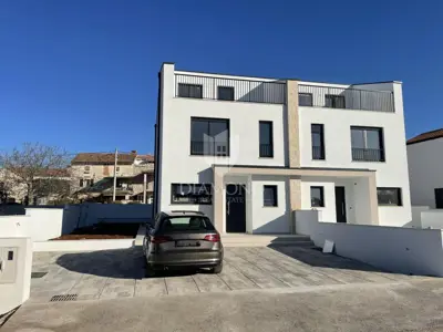 Haus zum Kauf in Poreč, 152,4 m² - 2