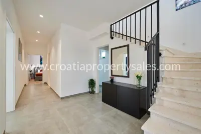 Vila 200 m², Kaštela - moderna i uređena - 4