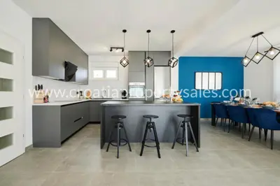 Vila 200 m², Kaštela - moderna i uređena - 2