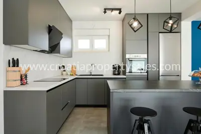 Vila 200 m², Kaštela - moderna i uređena - 3