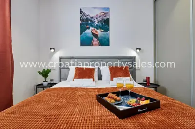 Vila 200 m², Kaštela - moderna i uređena - 9