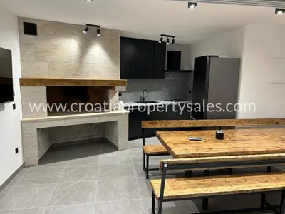 Vila 200 m², Kaštela - moderna i uređena - 11