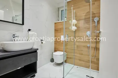 Vila 200 m², Kaštela - moderna i uređena - 8