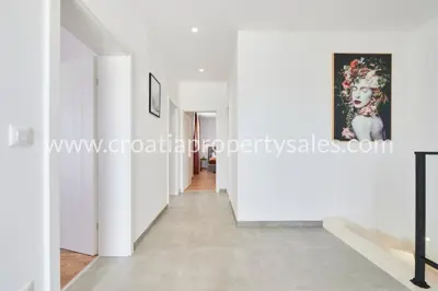 Vila 200 m², Kaštela - moderna i uređena - 6