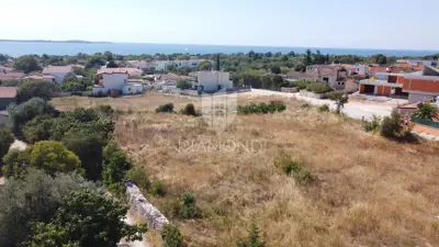 Građevinsko zemljište 1.221 m², Peroj - pogled na more i Brijune