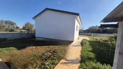 Prefabricated house with yard in a quiet location - 4