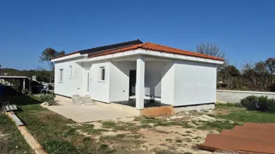 Prefabricated house with yard in a quiet location - 3